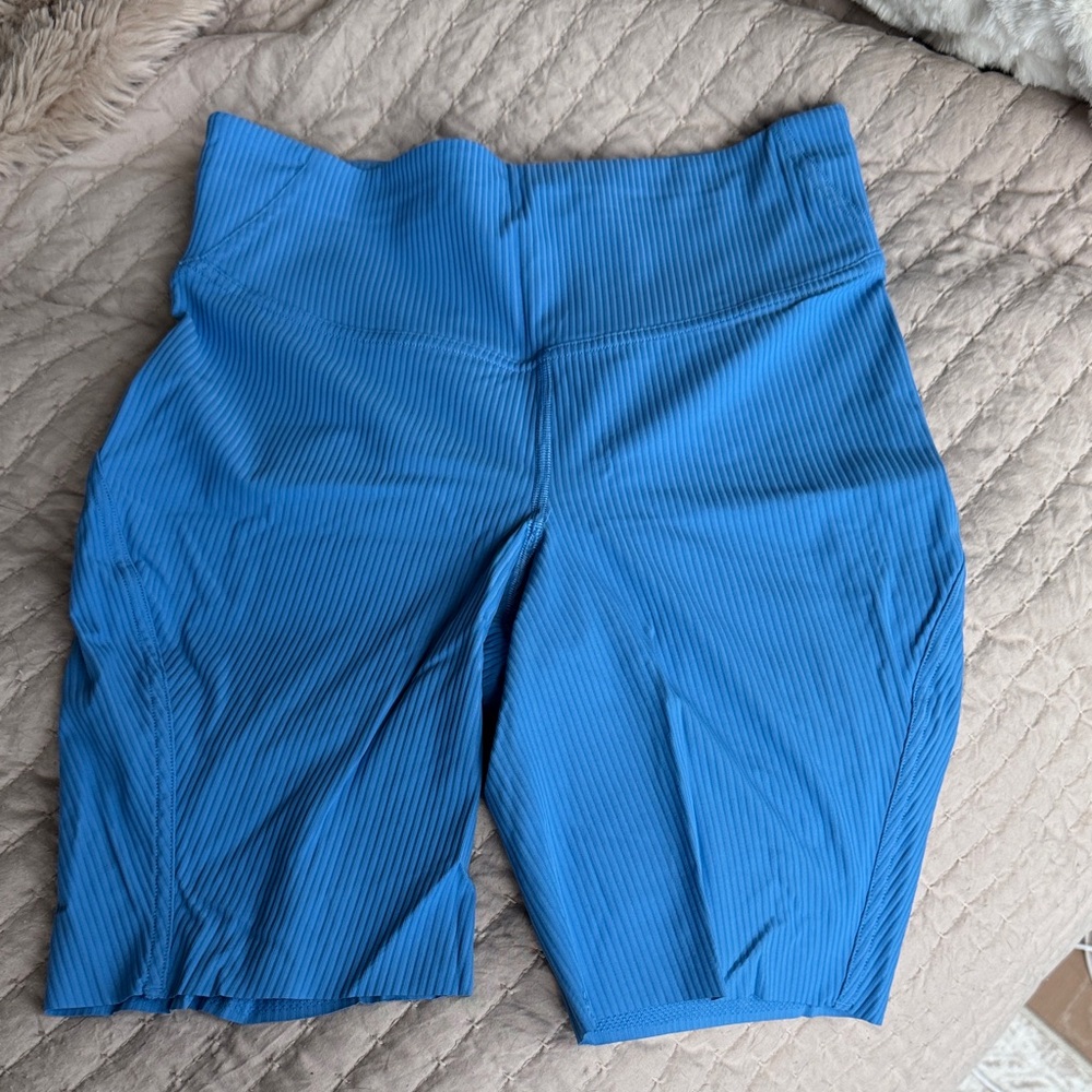 Lululemon blue ripped biker short - size 6